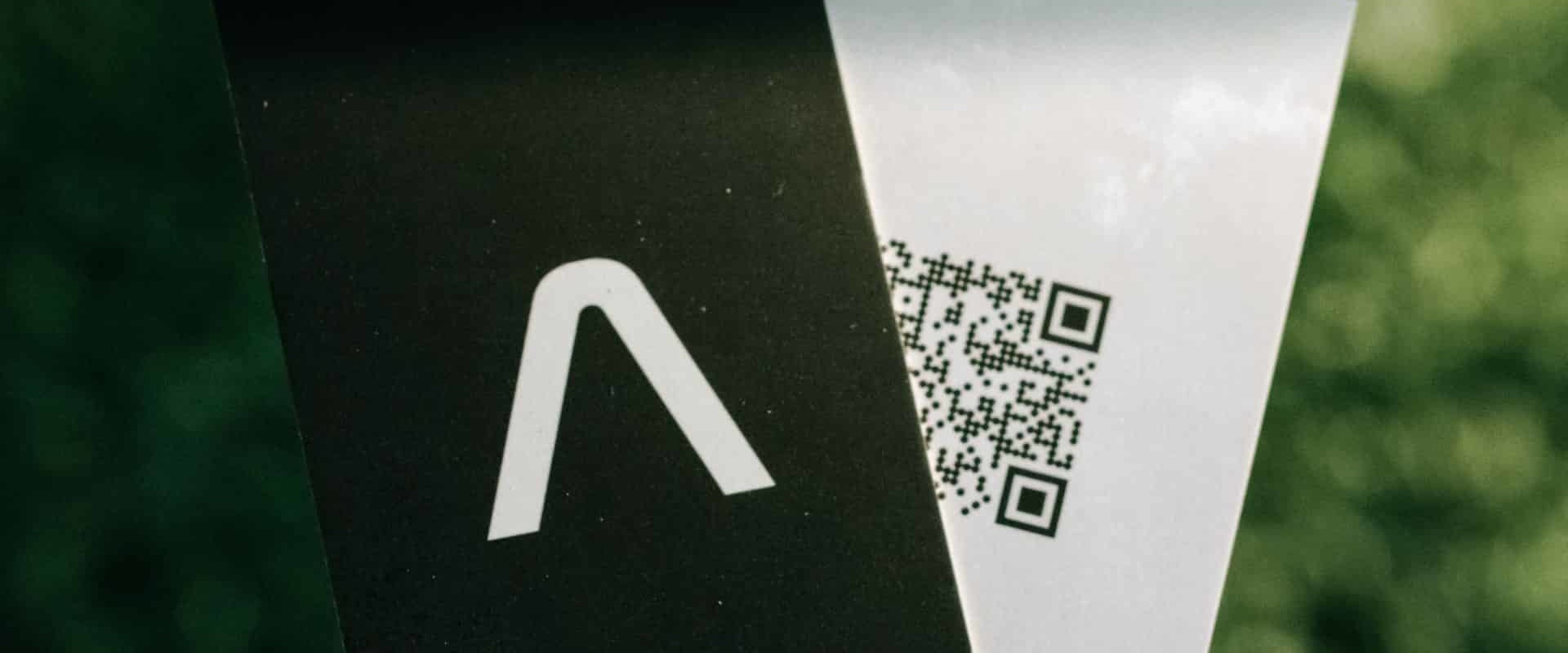 The Benefits of Using Business Cards in the Digital Age